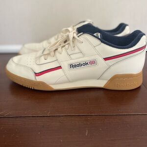 Reebox Mens Classic Sneakers size13  great pre owned condition